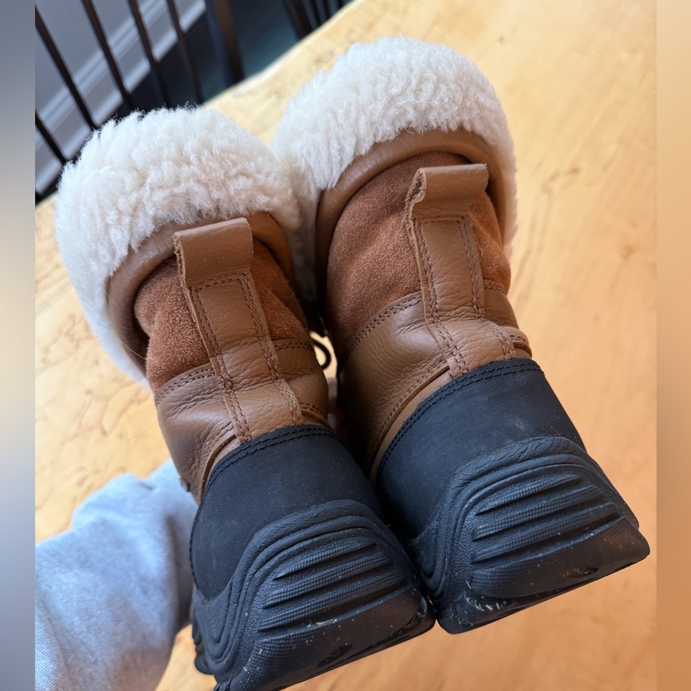 UGG Women's Chestnut Brown Shearling-Lined Winter Boots- Adirondack - Picture 9 of 11